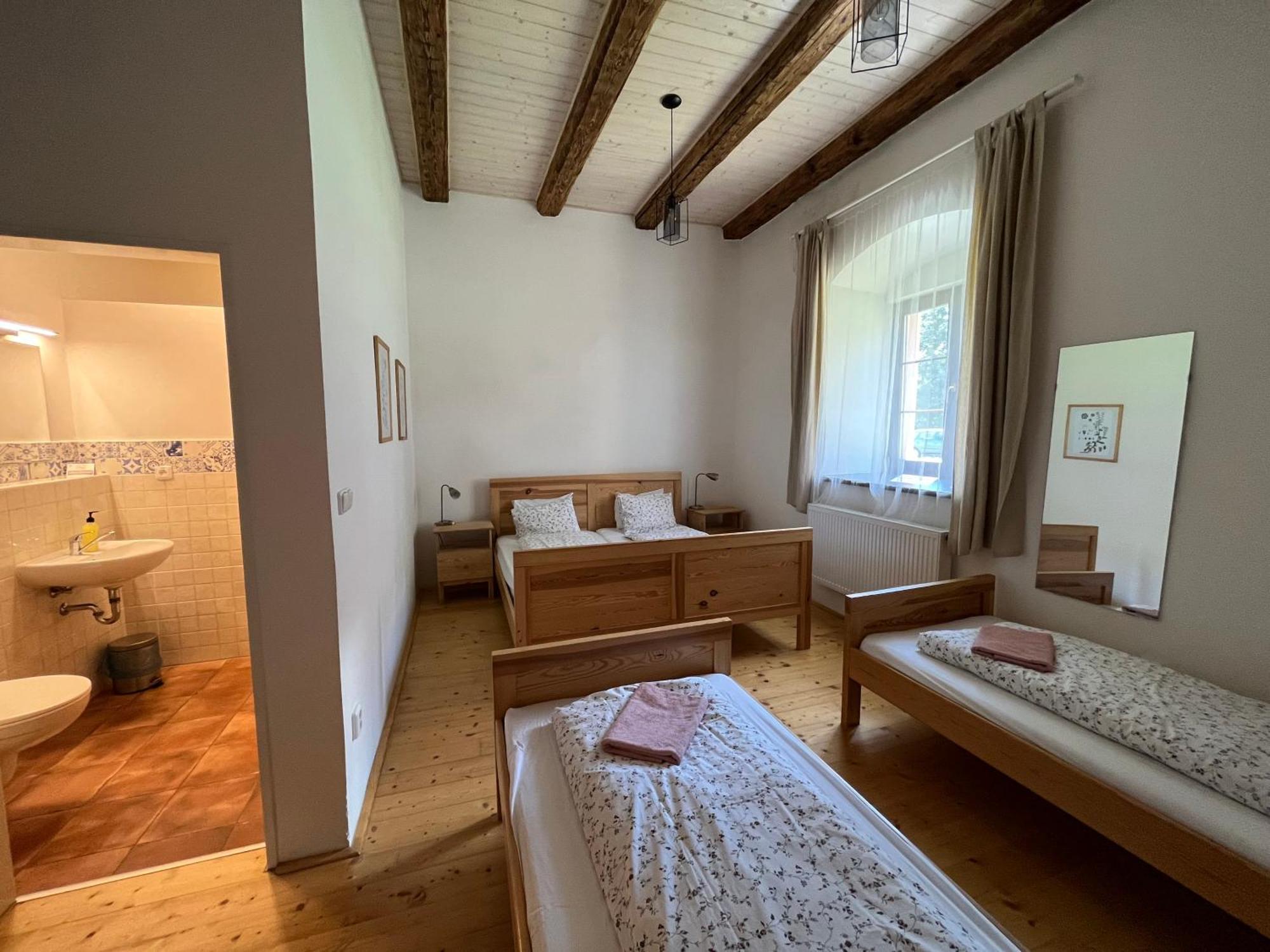 Dvur Nove Zamky Hotel Mladec Exterior photo